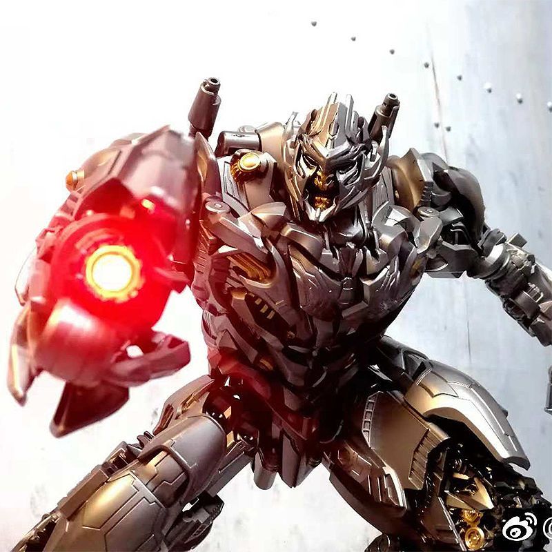 Enlarged alloy version of the LS-06 tank Megatron movie transforming toy model