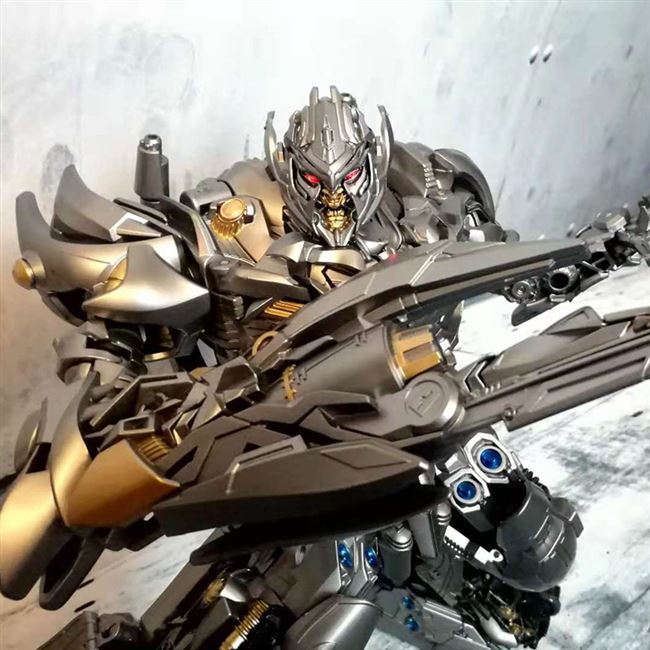 Enlarged alloy version of the LS-06 tank Megatron movie transforming toy model