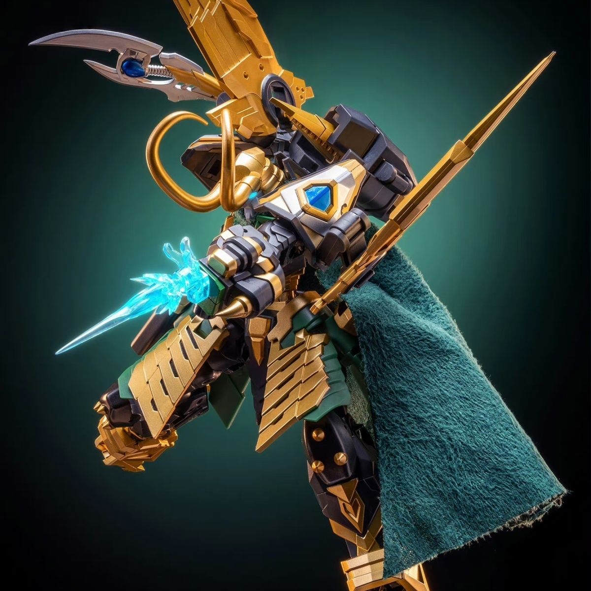 PT-06 Cyclonus , PT-09 Silver Samurai , PT-11 Loki Transforming toys