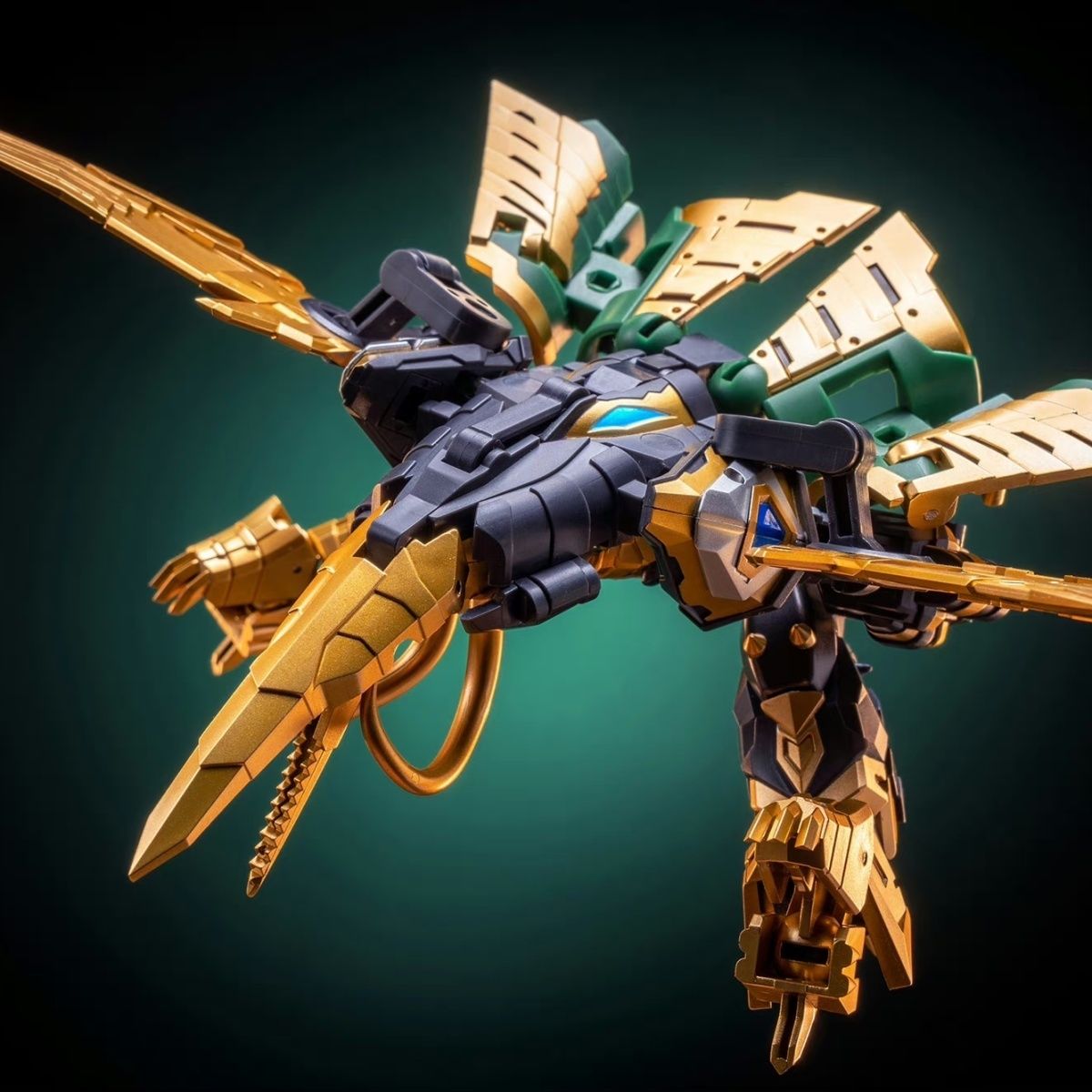 PT-06 Cyclonus , PT-09 Silver Samurai , PT-11 Loki Transforming toys