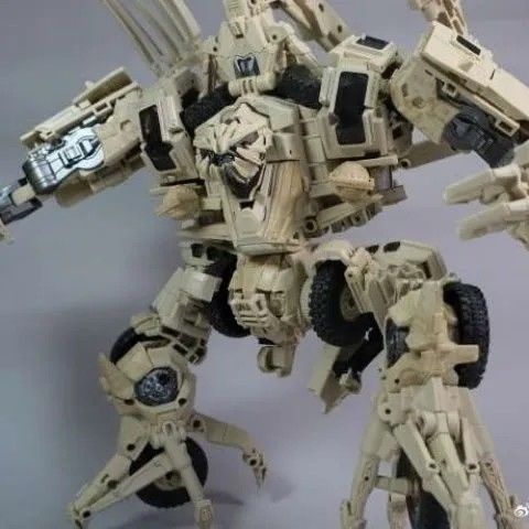 Transforming Toys MMP14  Bonecrusher  KO Mine-Resistant Vehicle Movie Master Level