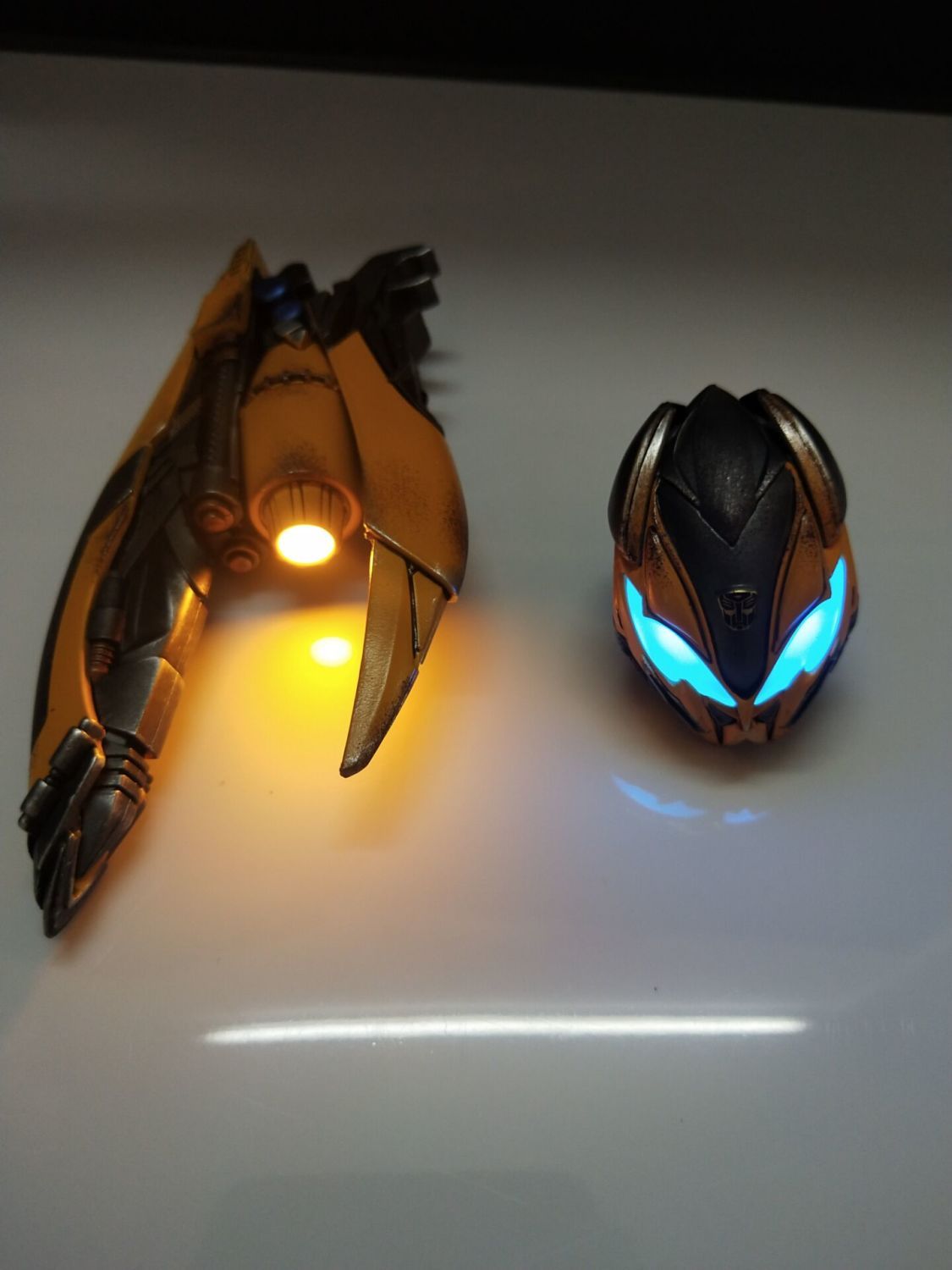 CS Transformers movie version of Bumblebee, Stinger, Autobot, super alloy, light-up collectible figure model toy gift.