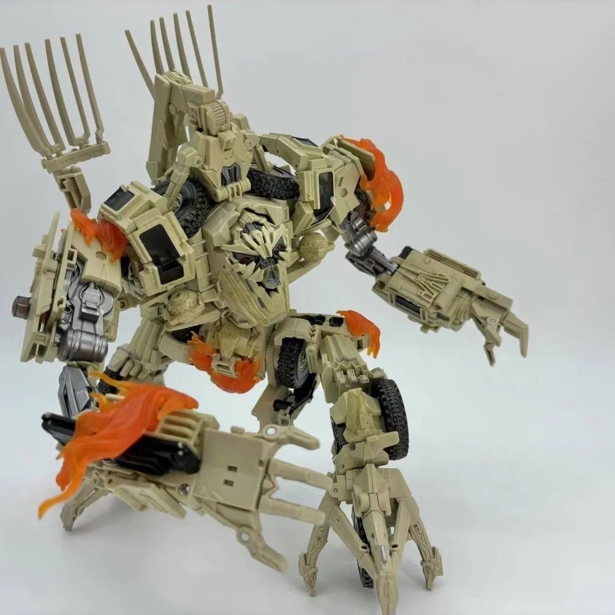 Transforming Toys MMP14  Bonecrusher  KO Mine-Resistant Vehicle Movie Master Level