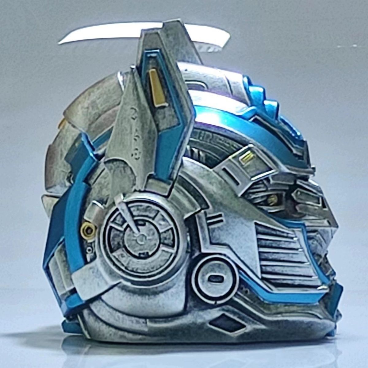 【Great Touch】Creative New Transformers Optimus Prime Large Covered Fashionable Ashtray Birthday Gift