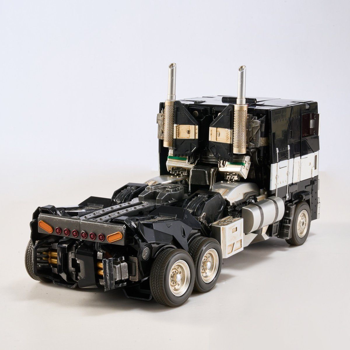 MM01 Optimus Prime 4 colors deformable toy model with alloy skeleton